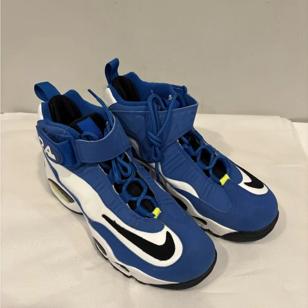 Nike Air Griffey Max 1 Size 7 Youth Blue and White Sneakers with Black Accents